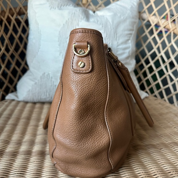 Tory Burch Amanda Hobo Bag Caramel Leather - Picture 7 of 17